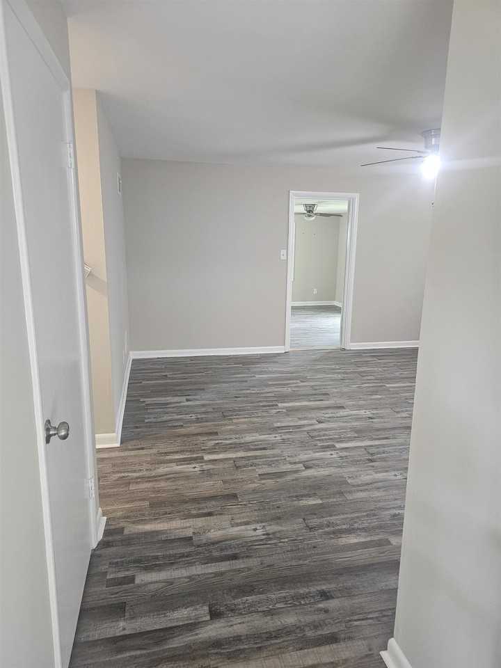 1725 Claire Ave - Photo 3 of 21