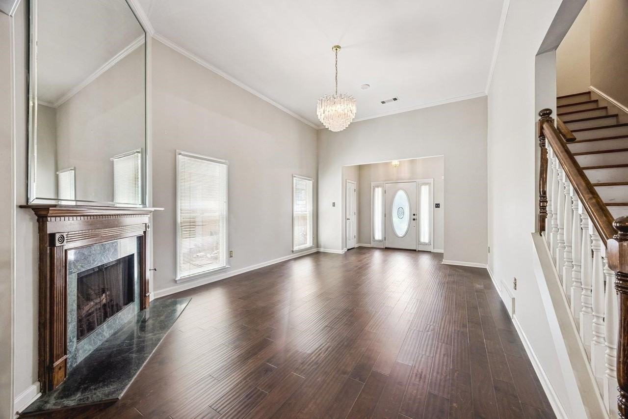 130 Riverwalk Pl - Photo 7 of 39