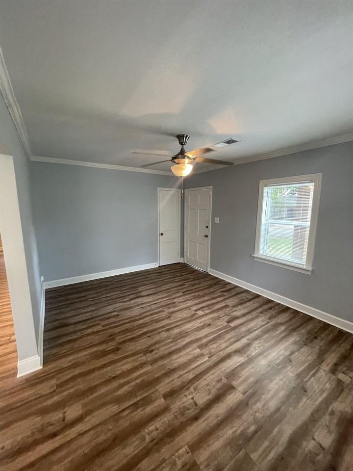 578 Buck St - Photo 4 of 15