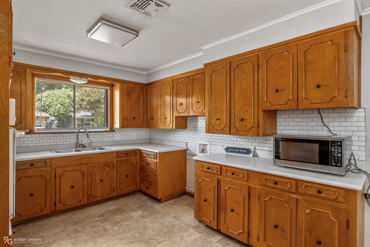 4103 Glen St #1 - Photo 4 of 10