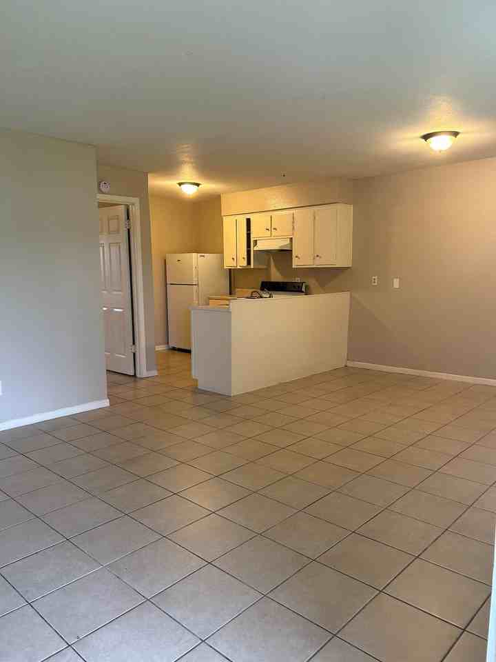 E Houston - Photo 2 of 28