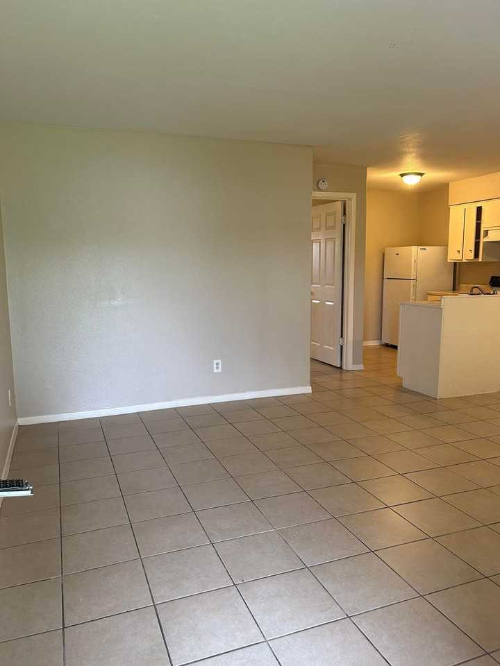 E Houston - Photo 3 of 28