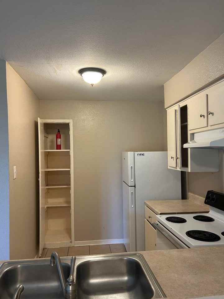 E Houston - Photo 5 of 28
