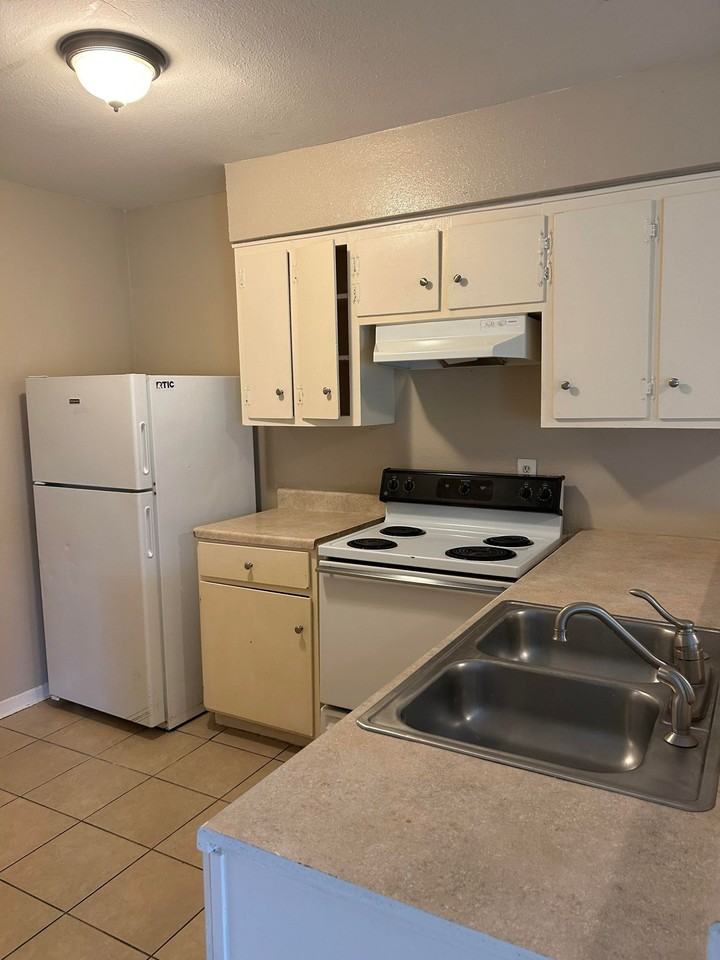 E Houston - Photo 6 of 28