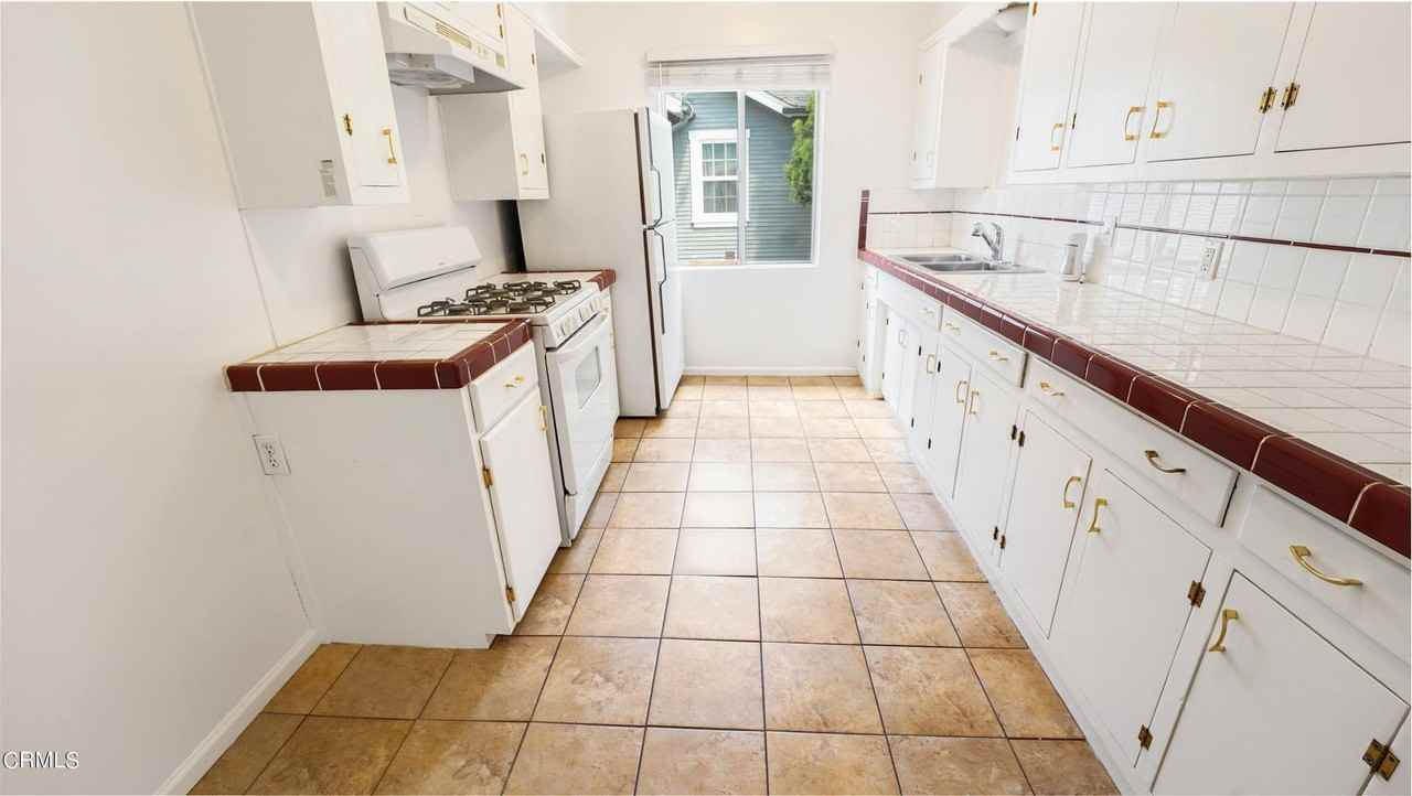 544 Salem St - Photo 3 of 20