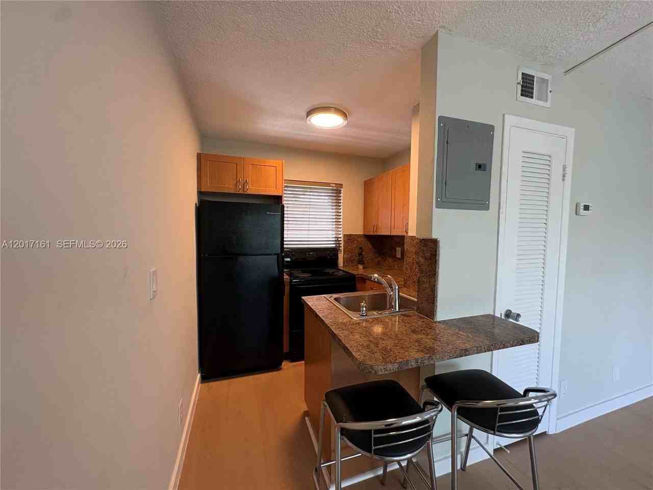 3212 Ne 7th Pl #10 - Photo 4 of 14