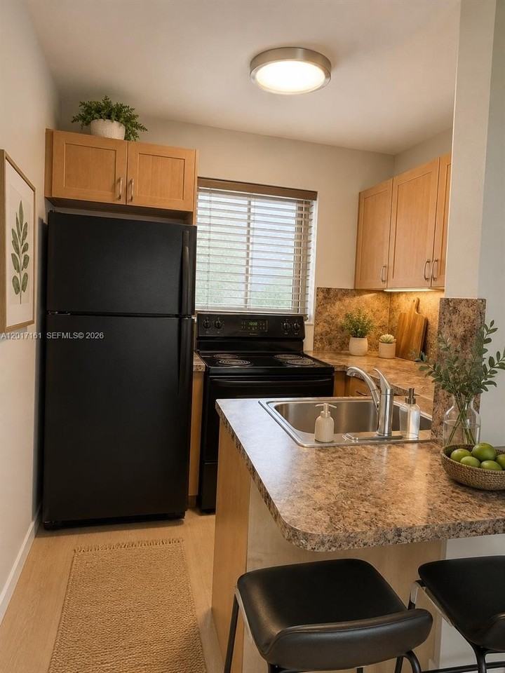 3212 Ne 7th Pl #10 - Photo 5 of 14
