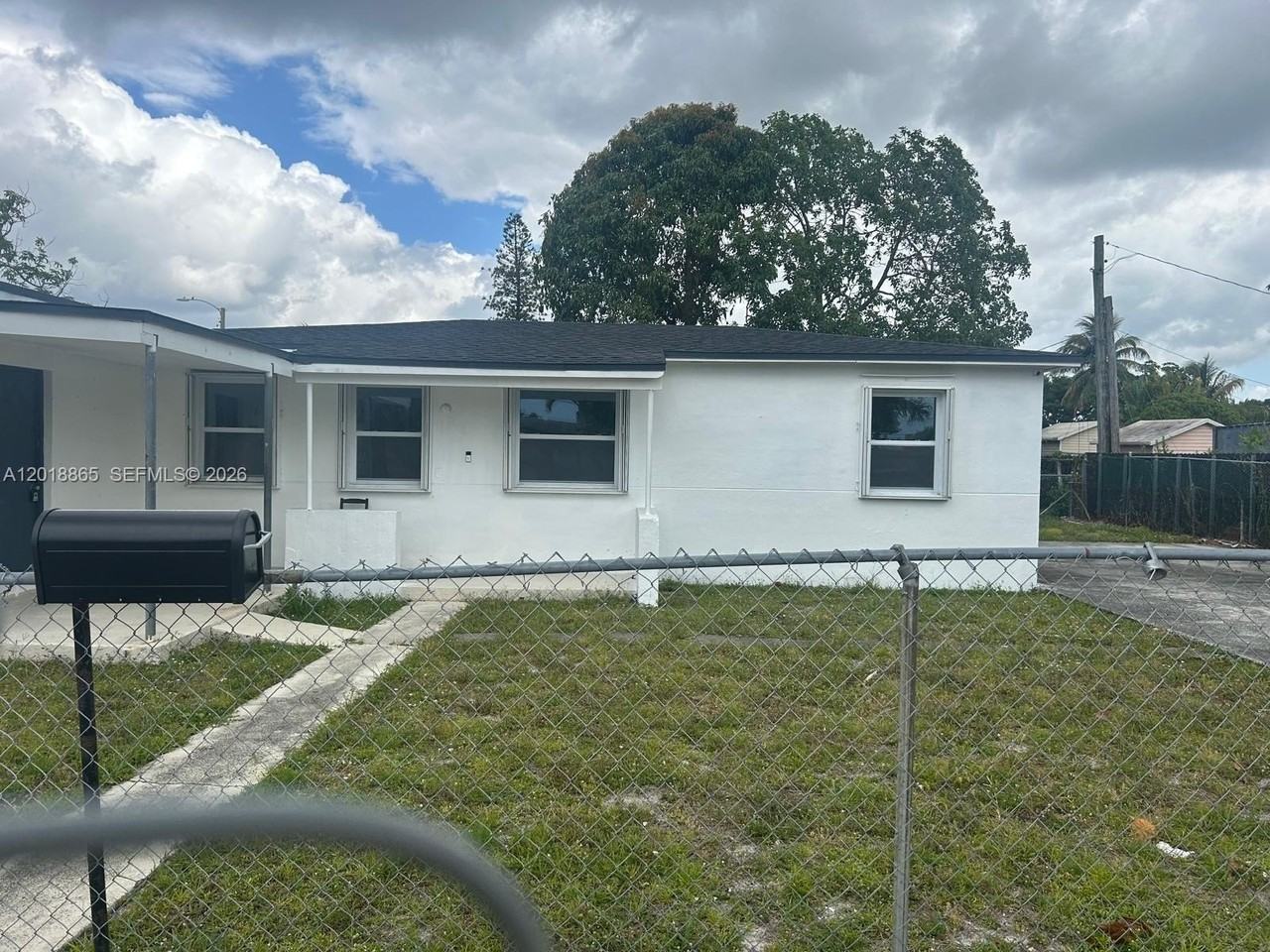 1835 Nw 122nd St - Photo 5 of 21