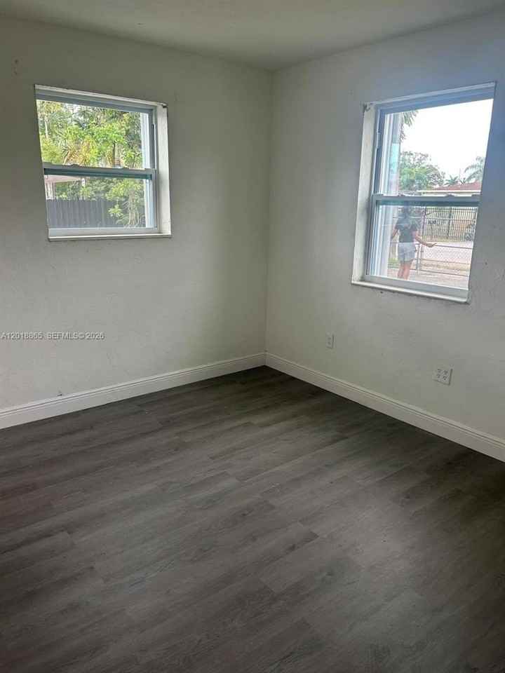 1835 Nw 122nd St - Photo 6 of 21