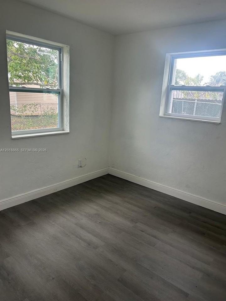 1835 Nw 122nd St - Photo 7 of 21