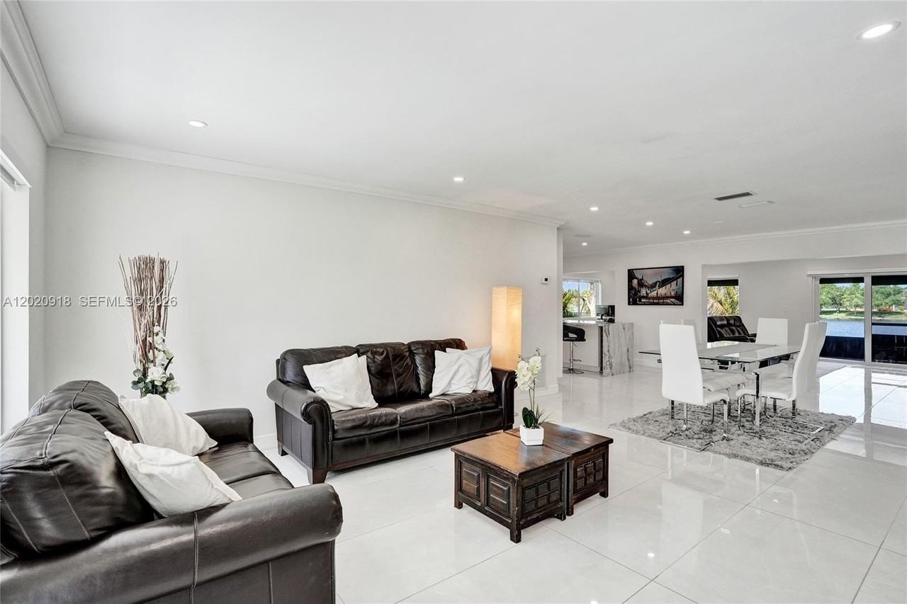 4662 Nw 99th Ave - Photo 4 of 39