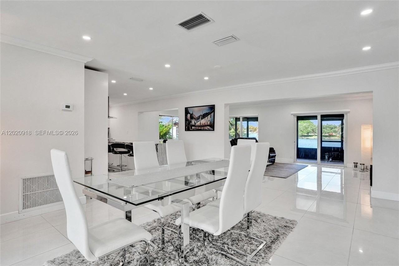 4662 Nw 99th Ave - Photo 6 of 39
