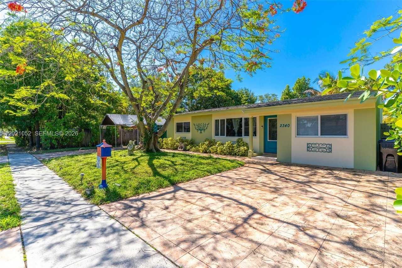 2340 Sw 15th St - Photo 2 of 26