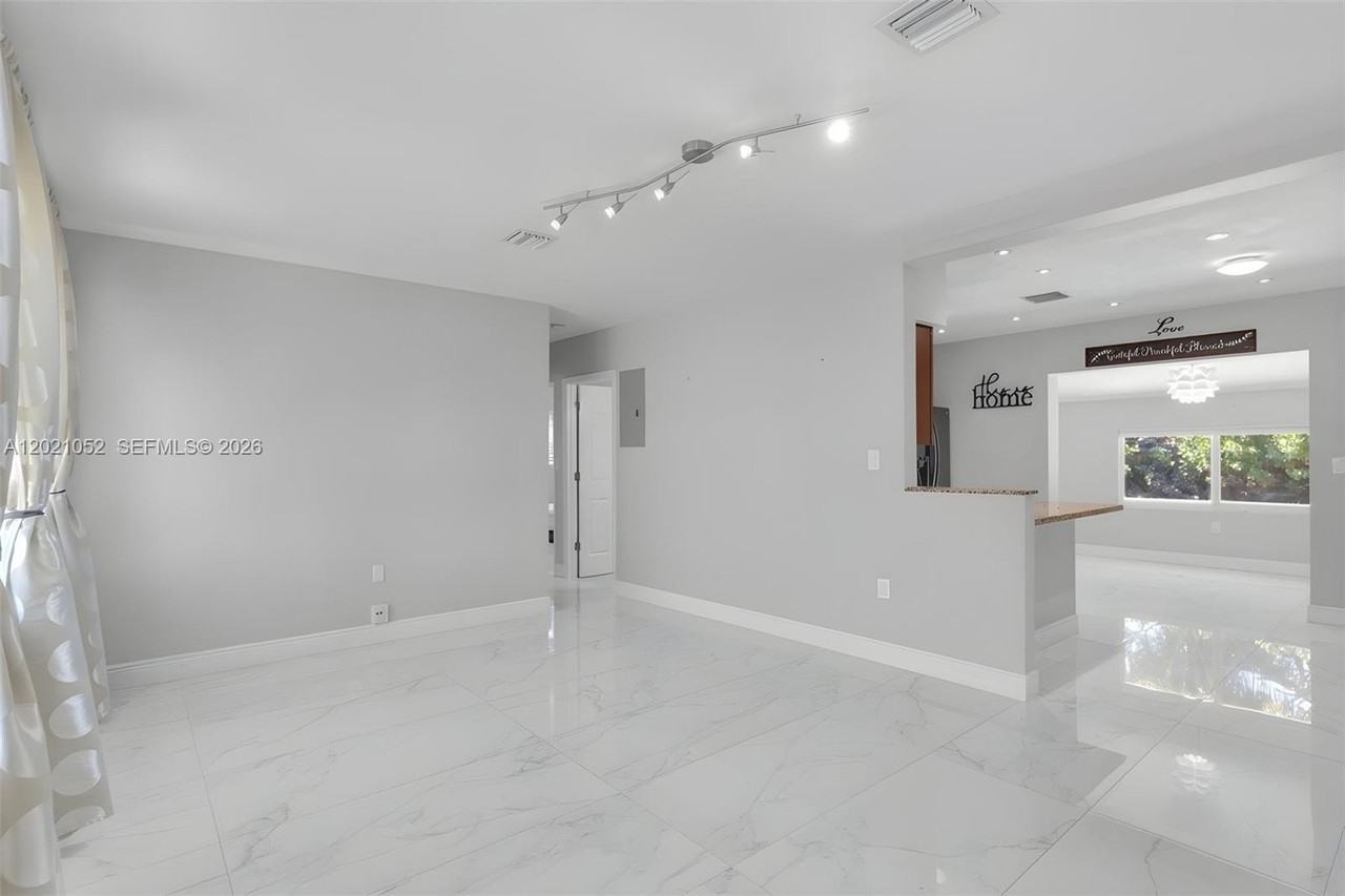 2340 Sw 15th St - Photo 6 of 26