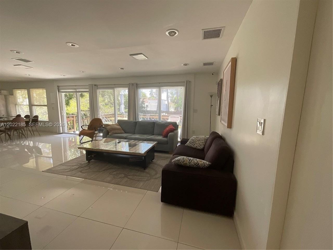 1206 Tyler St - Photo 7 of 20