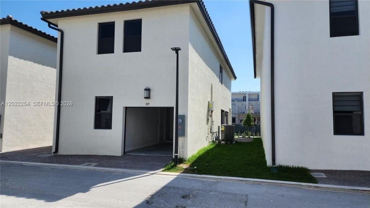 8119 Nw 42nd St #8119 - Photo 3 of 50