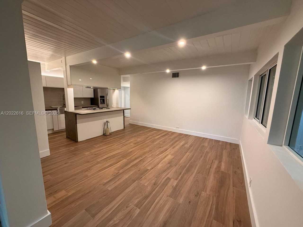 6851 Sw 77th Ter - Photo 4 of 40