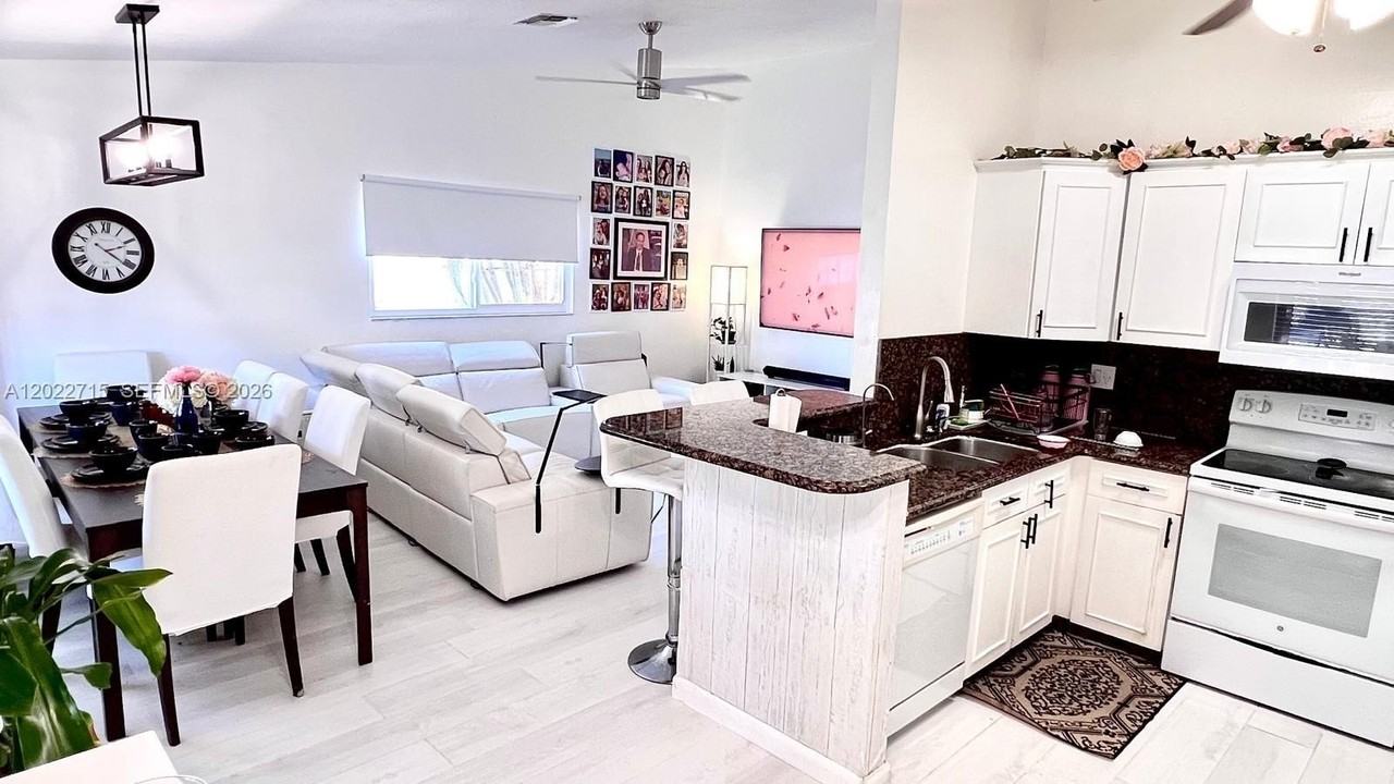 10669 Boca Entrada Blvd - Photo 4 of 19