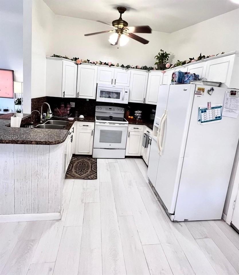 10669 Boca Entrada Blvd - Photo 5 of 19