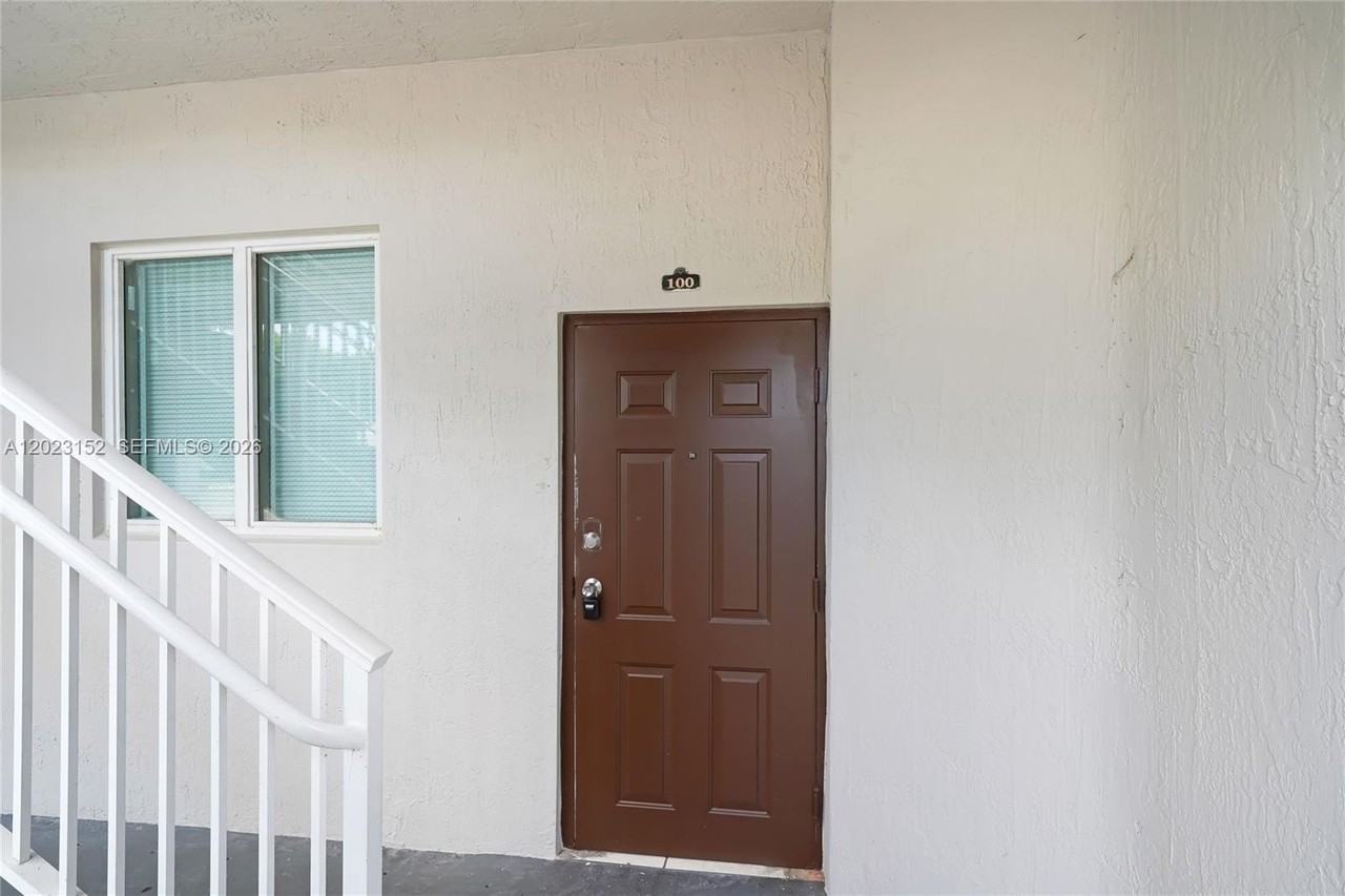 2524 Se 16th Rd #100 - Photo 3 of 31