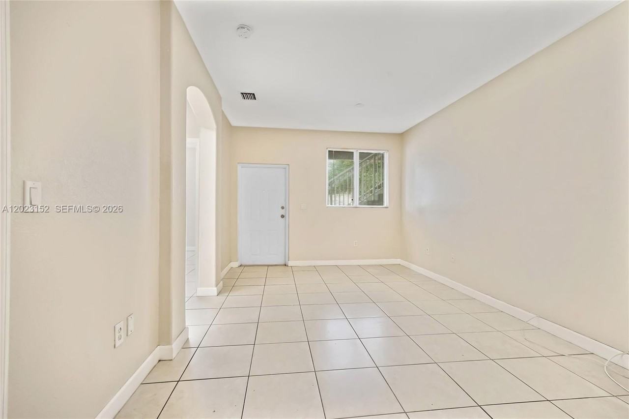 2524 Se 16th Rd #100 - Photo 4 of 31