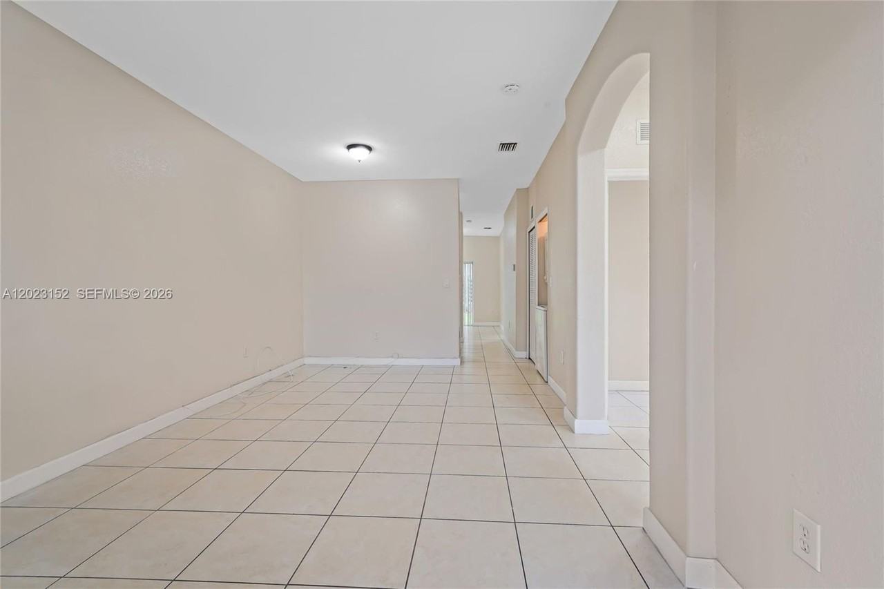 2524 Se 16th Rd #100 - Photo 5 of 31