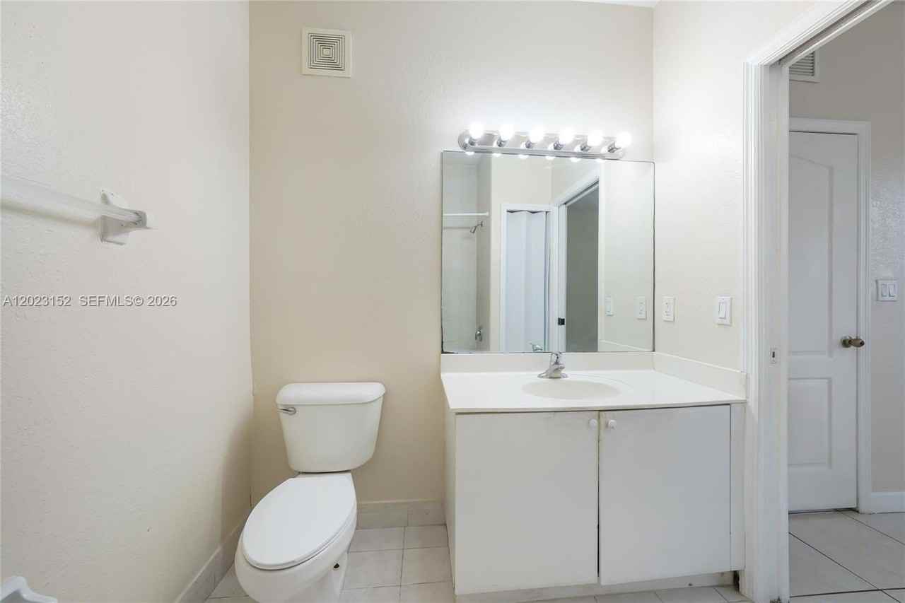 2524 Se 16th Rd #100 - Photo 7 of 31