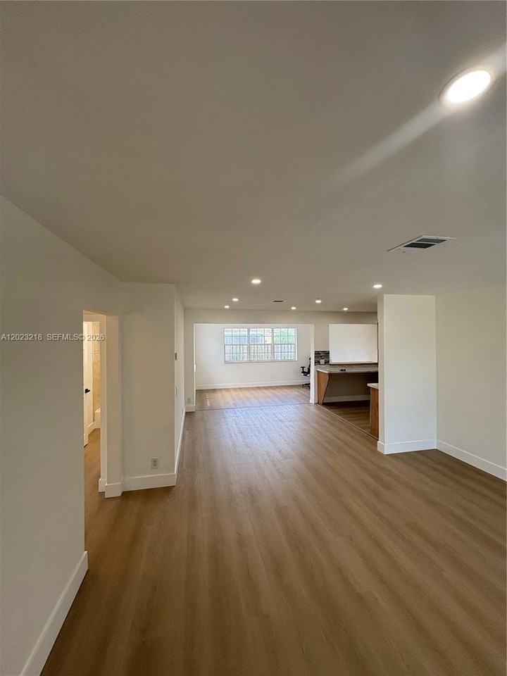 7150 Sw 10th St - Photo 2 of 12