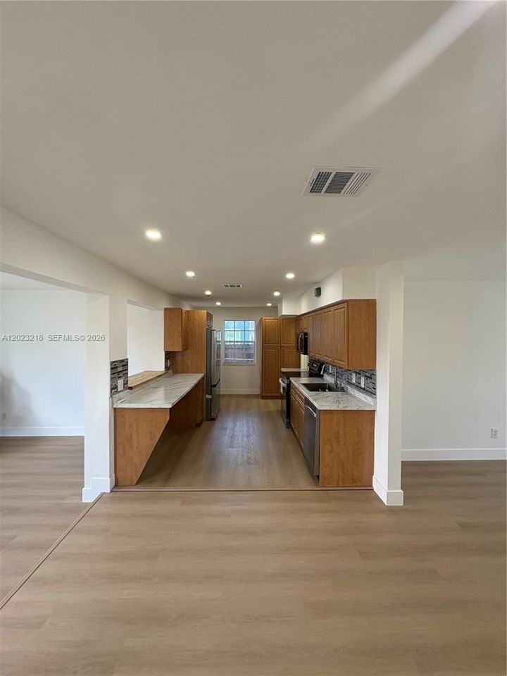 7150 Sw 10th St - Photo 3 of 12