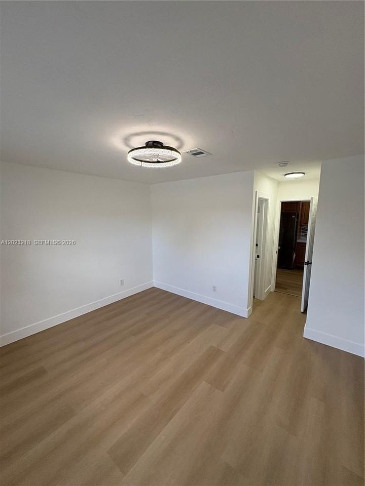 7150 Sw 10th St - Photo 7 of 12