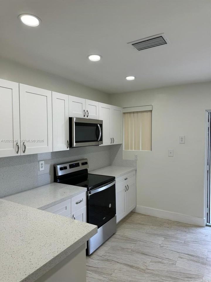 1222 Nw 102nd St #2 - Photo 4 of 17