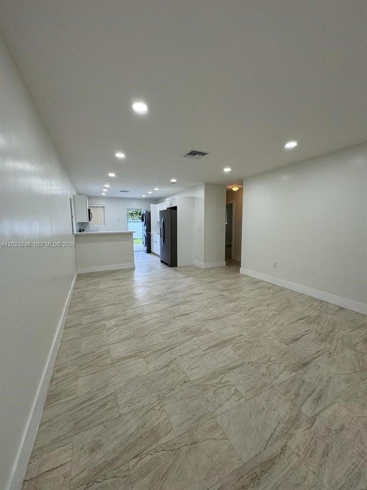 1222 Nw 102nd St #2 - Photo 6 of 17