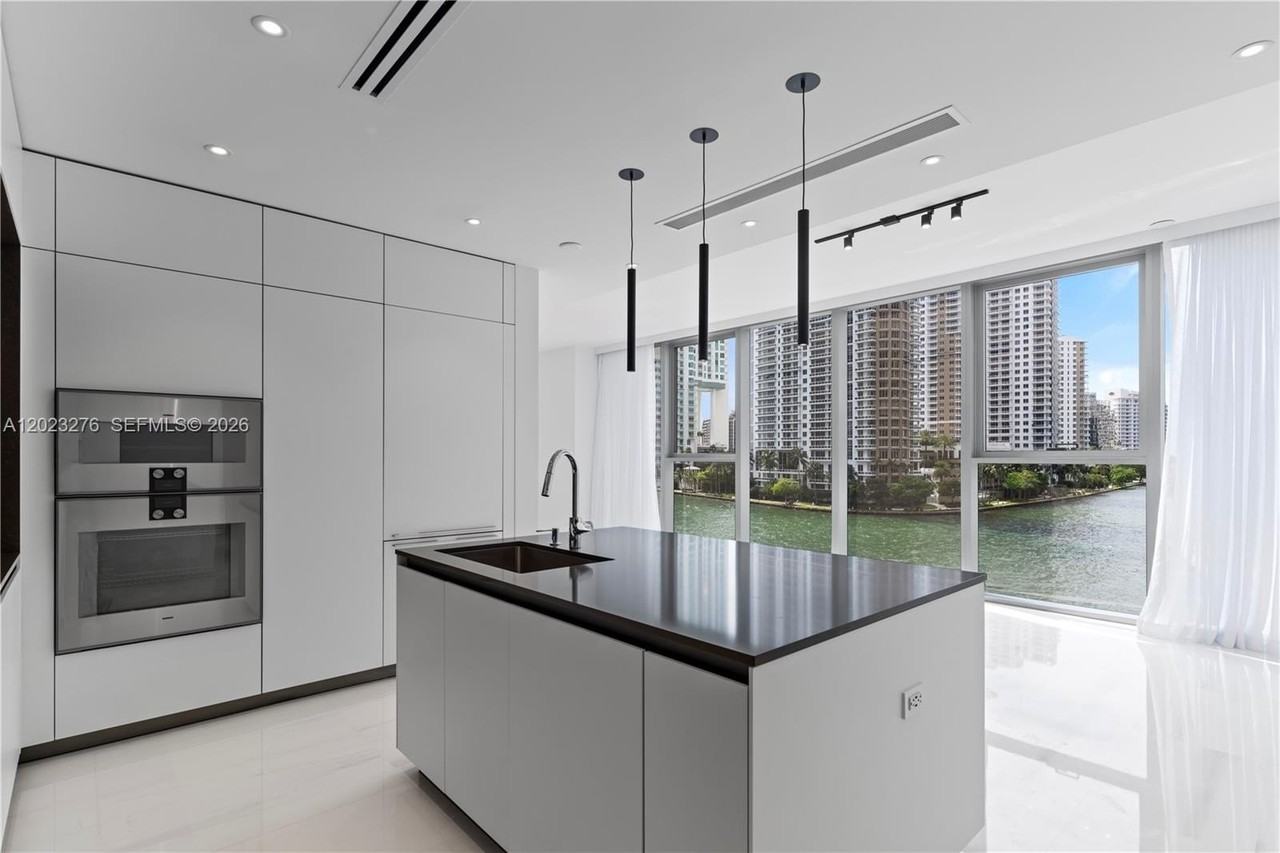 300 Biscayne Boulevard Way #804 - Photo 2 of 32