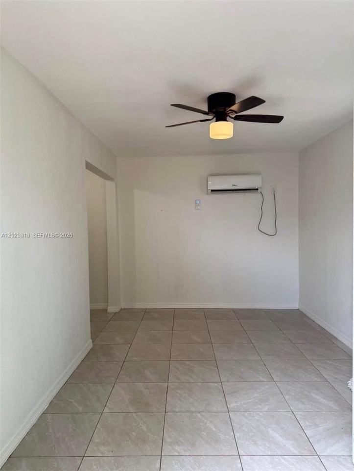 1360 Nw 9th St #1 - Photo 2 of 7