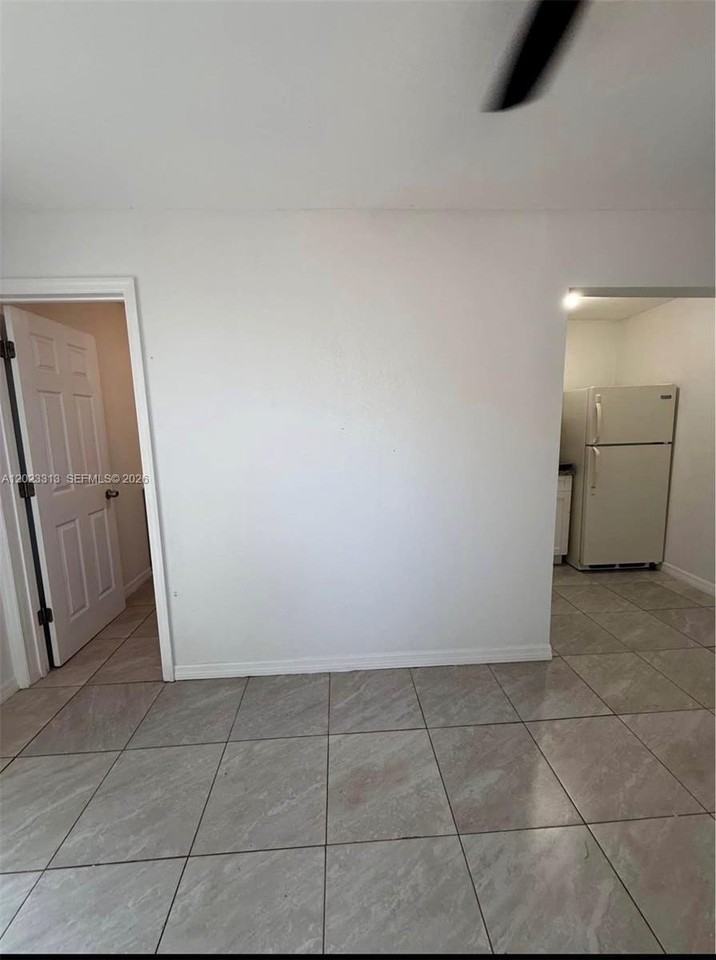 1360 Nw 9th St #1 - Photo 4 of 7