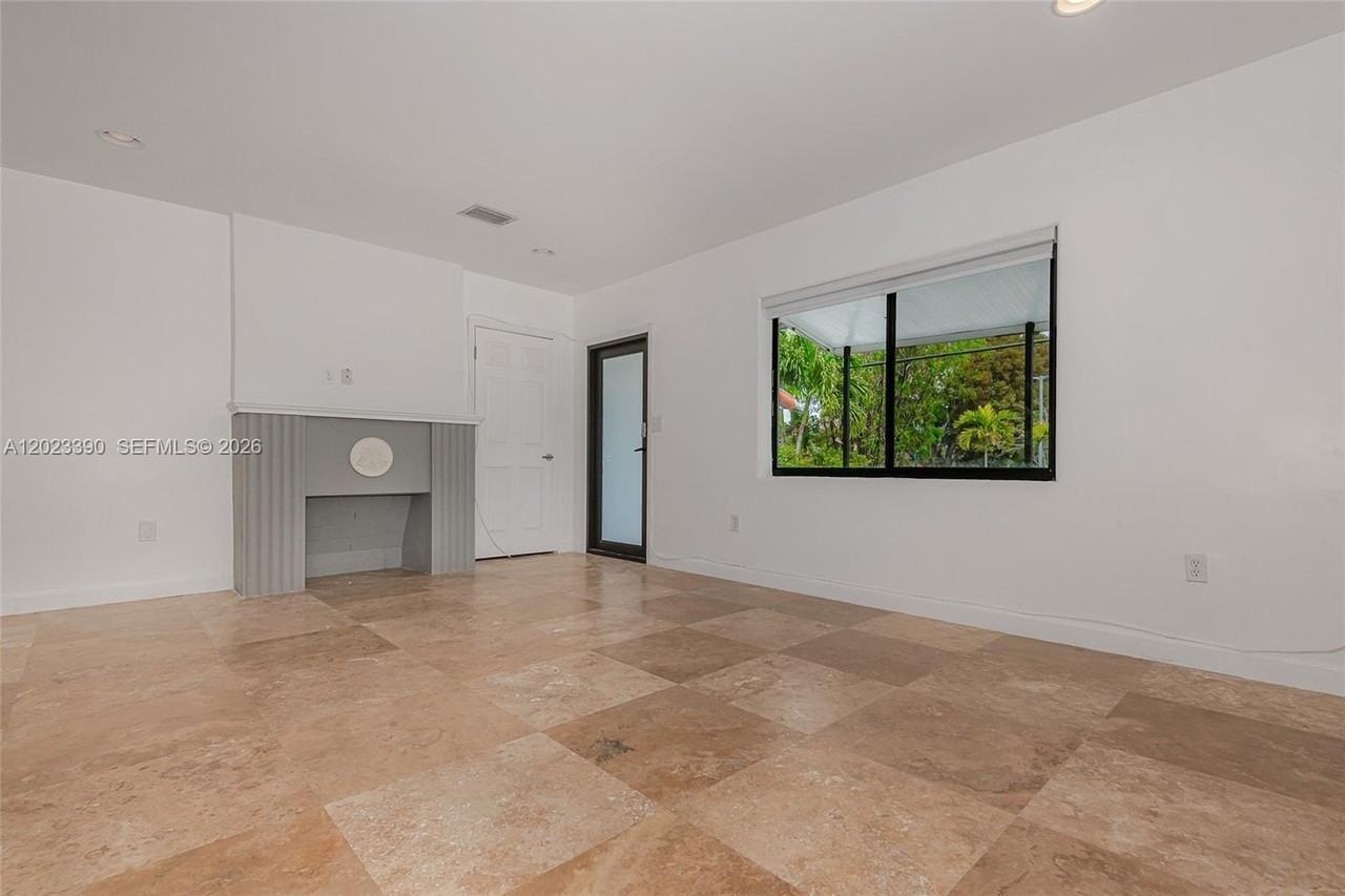 344 Payne Dr - Photo 4 of 29