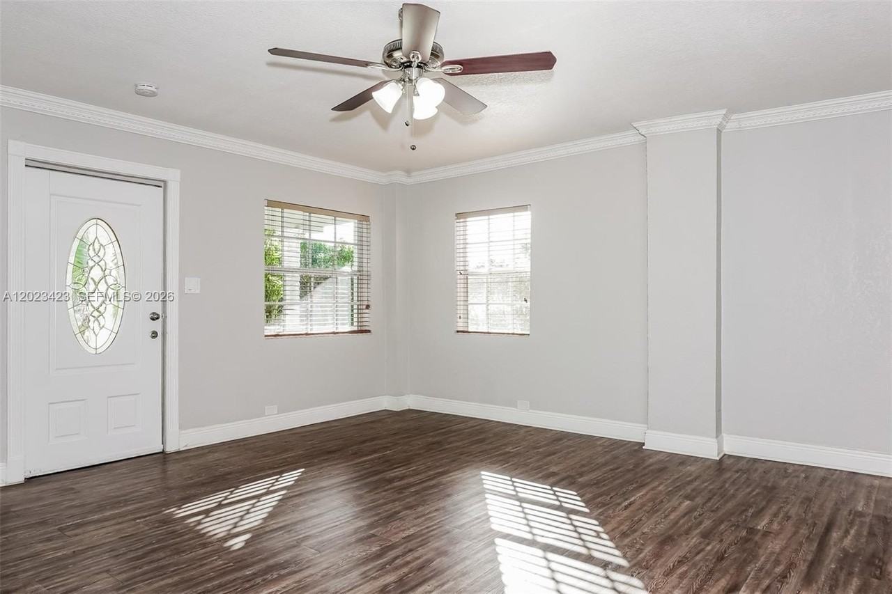 1579 Ne 182nd St - Photo 2 of 15