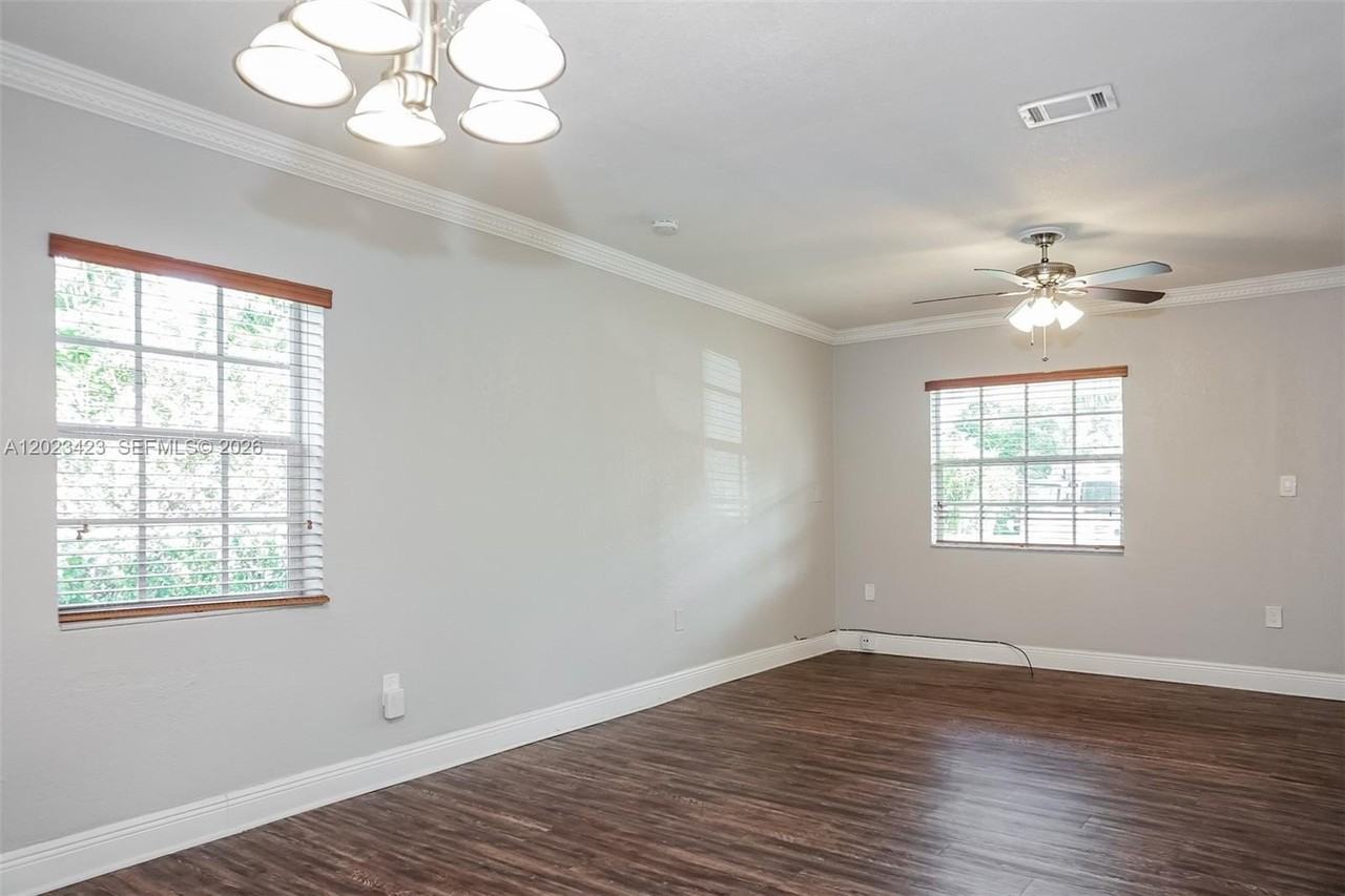 1579 Ne 182nd St - Photo 4 of 15