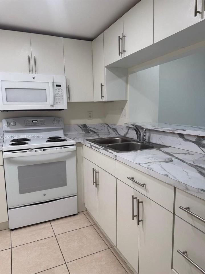 19701 Sw 114th Ave #366 - Photo 2 of 16