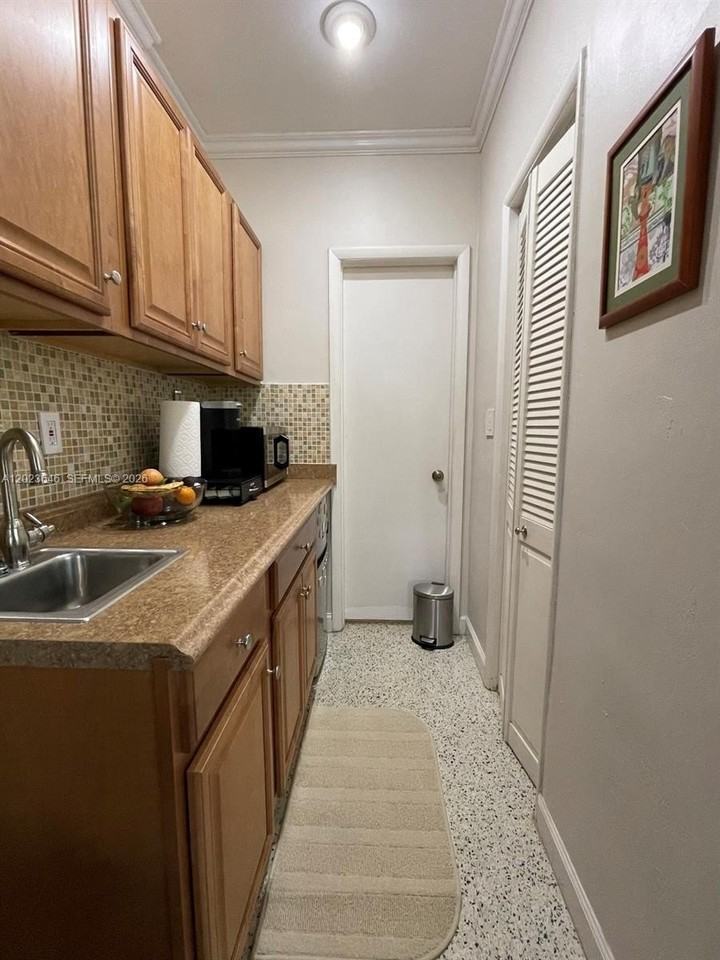 2417 Ne 15th Ave #0 - Photo 7 of 11
