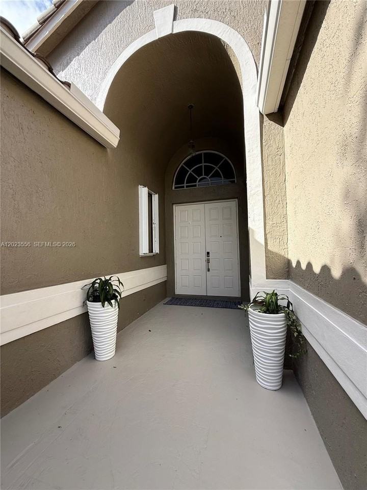 6534 Nw 80th Dr - Photo 2 of 12