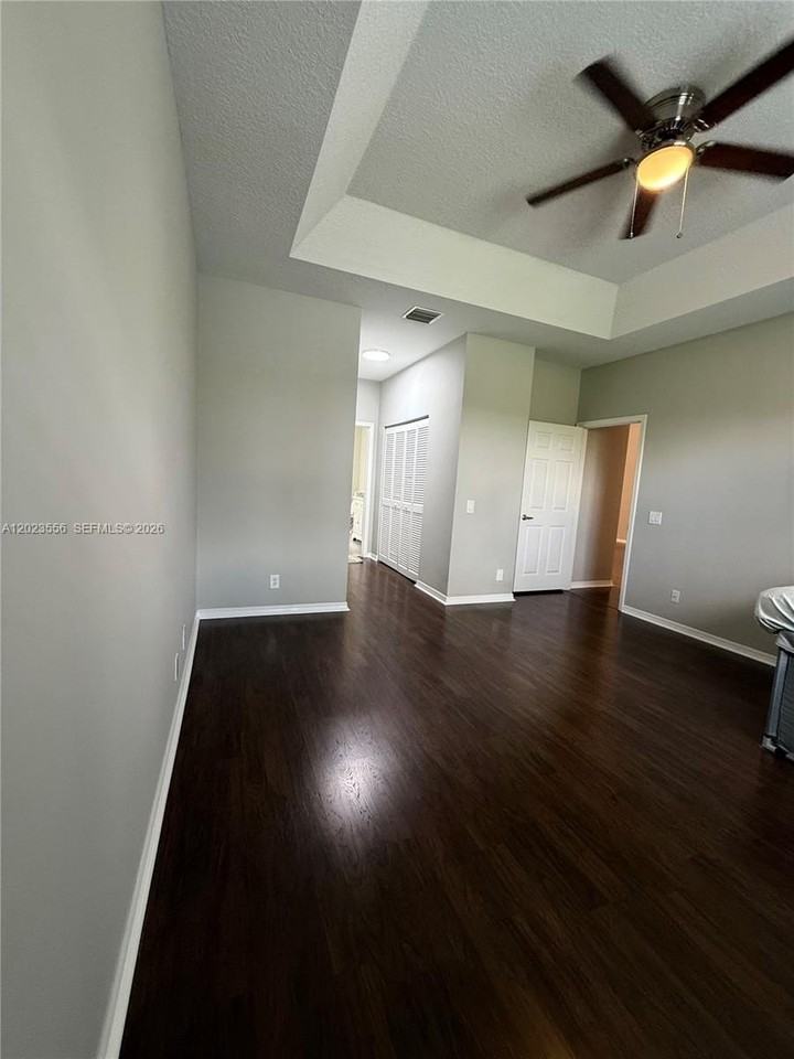 6534 Nw 80th Dr - Photo 4 of 12