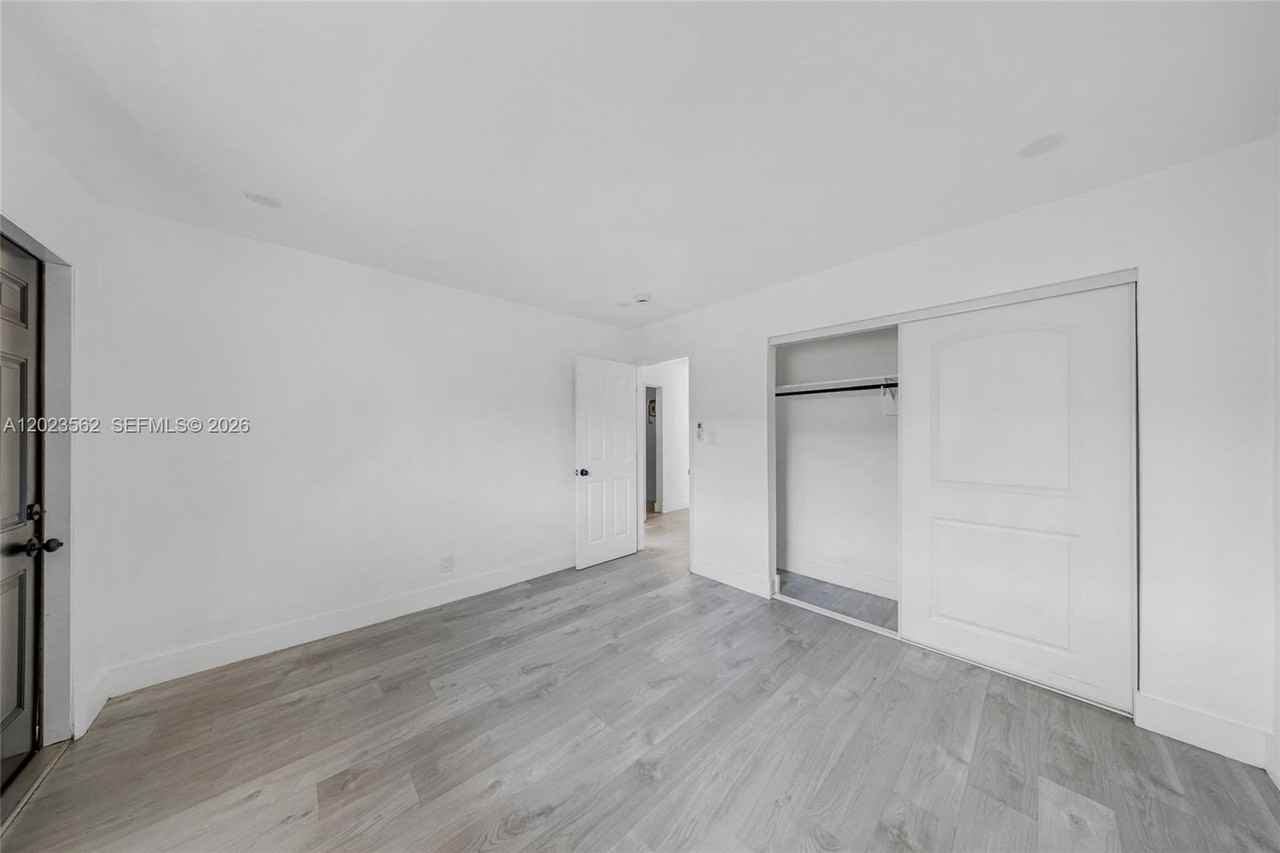 920 Nw 8th Ave #3 - Photo 5 of 21