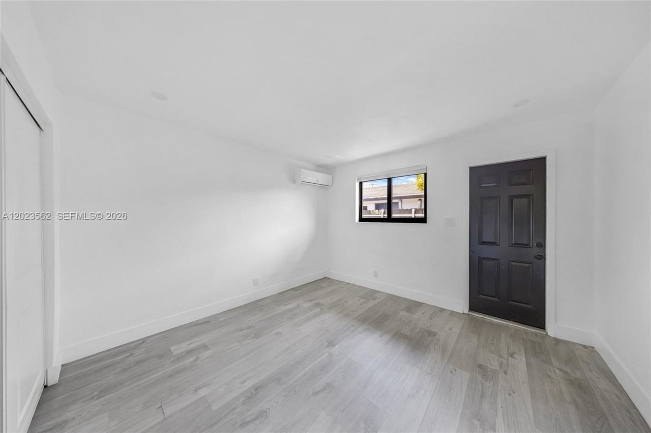 920 Nw 8th Ave #3 - Photo 7 of 21