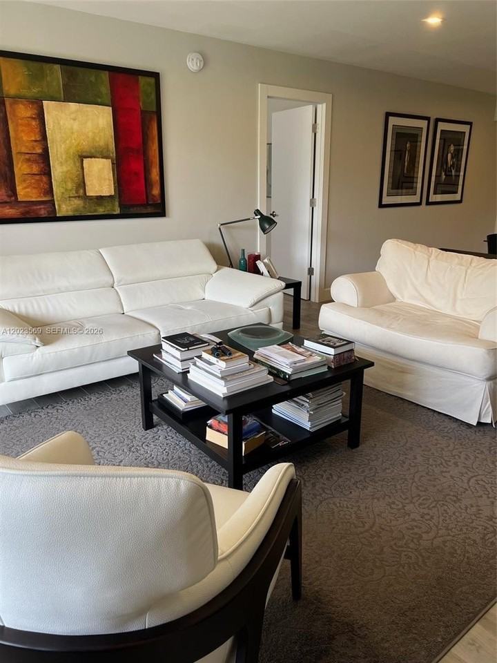 1400 Saint Charles Pl #323 - Photo 2 of 25