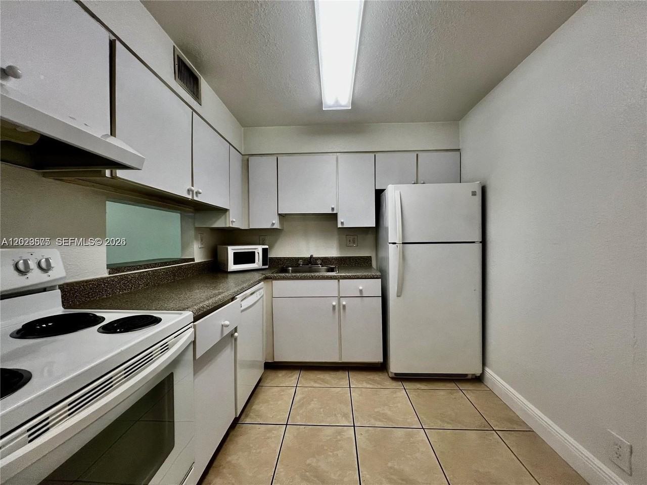 5201 Geneva Way #109 - Photo 3 of 12
