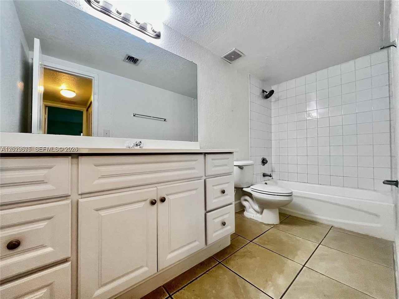 5201 Geneva Way #109 - Photo 7 of 12