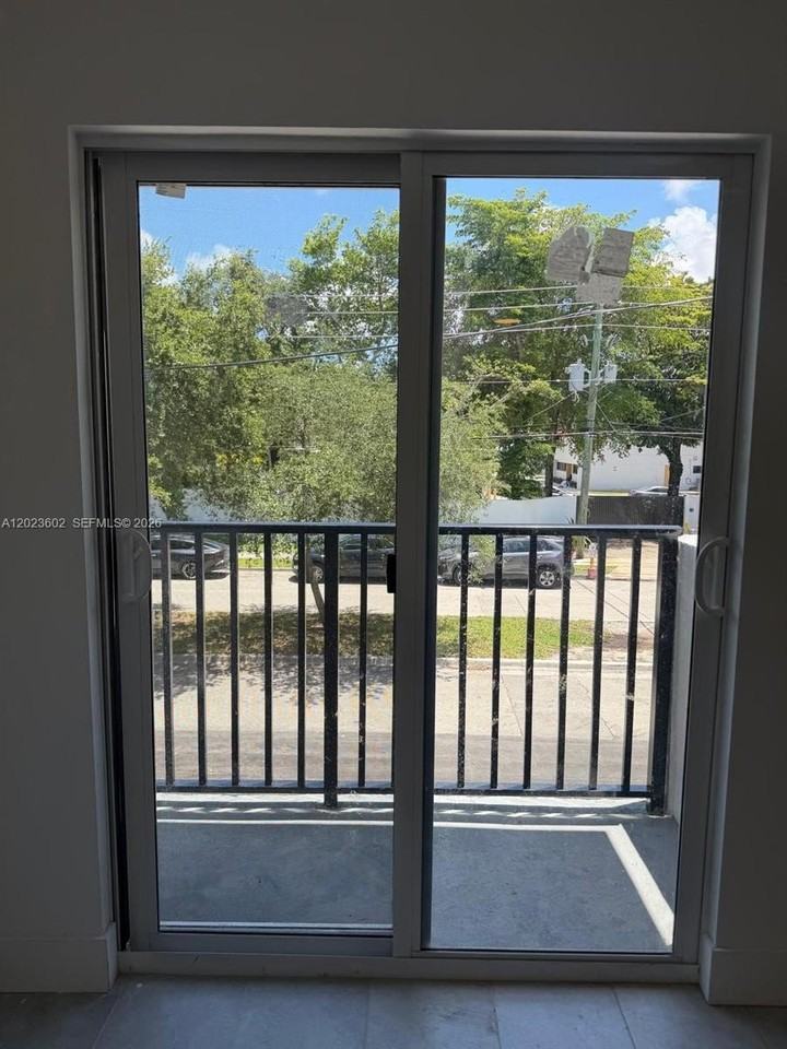 147 Nw 59th St #306