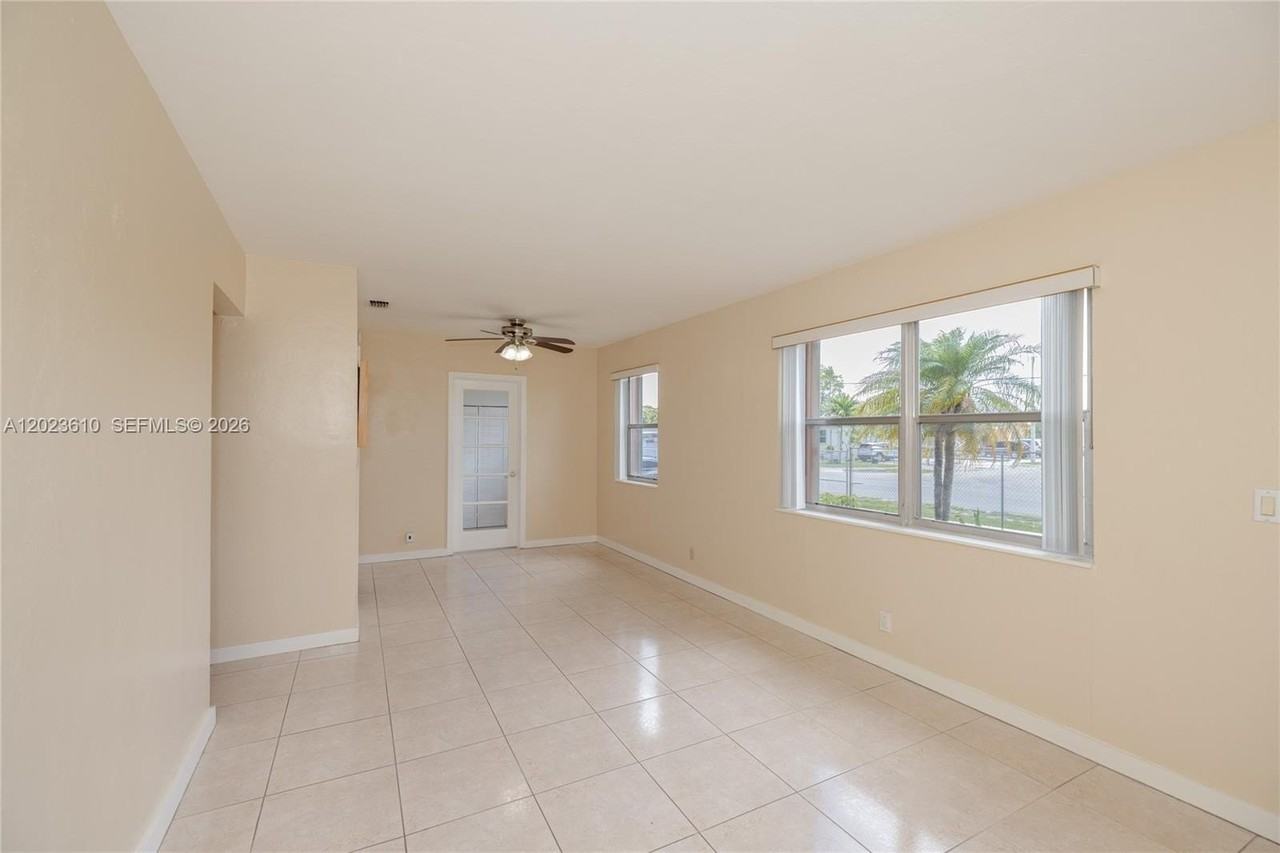 540 Sw 60th Ave - Photo 2 of 37