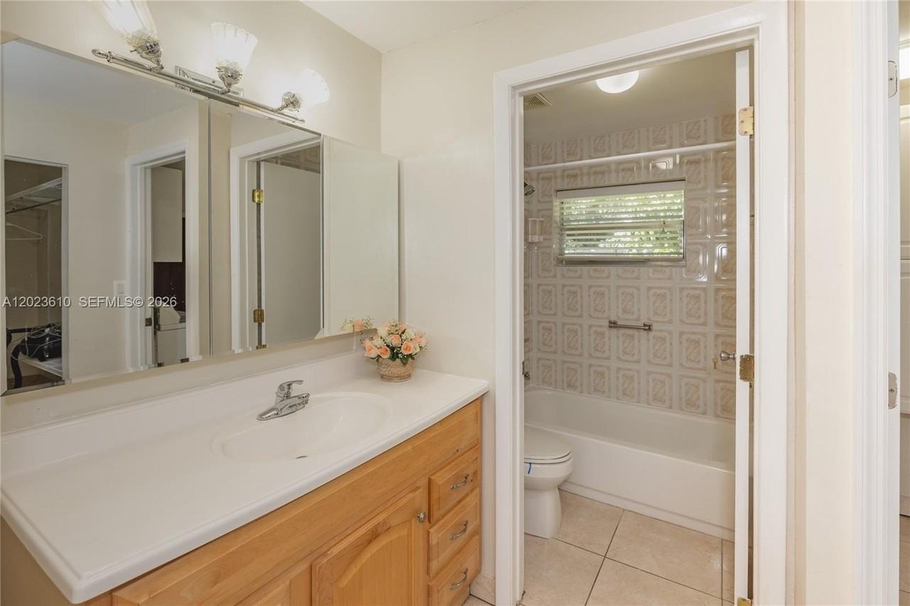 540 Sw 60th Ave - Photo 7 of 37